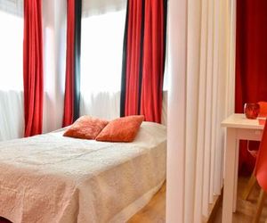 Studio rouge Ramblas Centre Toulouse Toulouse France