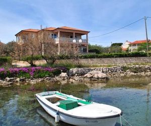 Apartments by the sea Ugljan - 829 Ugliano Croatia