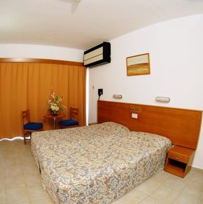 NearBy Hotel