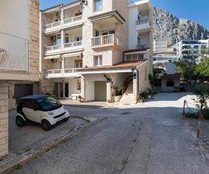 Apartments by the sea Duce (Omis) - 5973 Duce Croatia