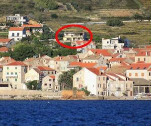 Apartments and rooms with parking space Komiza (Vis) - 8844 Comisa Croatia