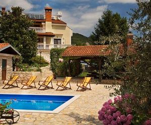 Apartments Petricic with swimming pool Icici Croatia