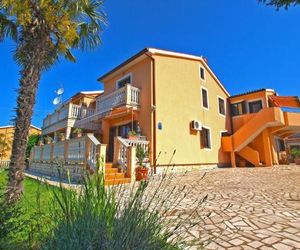 Apartments Orange 768 Fazana Croatia