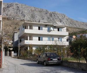 Apartments with a parking space Dugi Rat (Omis) - 7481 Dugi Rat Croatia