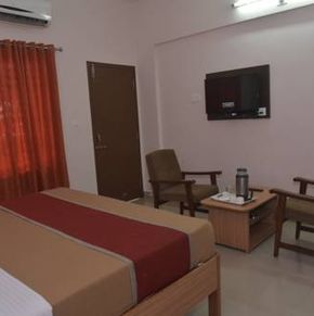 NearBy Hotel