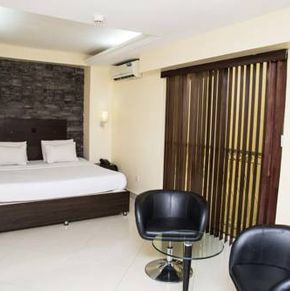 NearBy Hotel