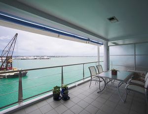 Fabulous Waterfront Apartment Auckland New Zealand