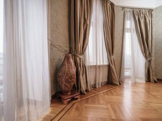 Three-bedroom, 4100 sq ft flat in Benoit building