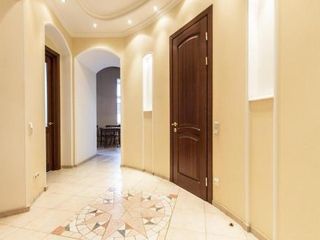 Avrora 3BR Apartment