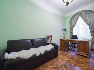 Просторная 4-х комнатная квартира на Петроградке
