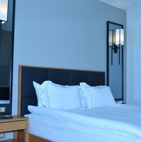 NearBy Hotel