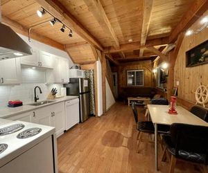 Black Bear Cottage by Natural Elements Vacation Rentals Ucluelet Canada