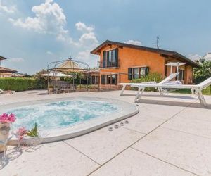 Six-Bedroom Holiday Home in Fumane -VR- Fumane Italy