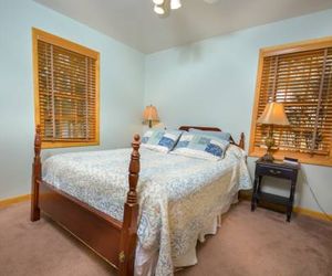 Swimming Bear Lodge Four-Bedroom Holiday Home Thayerville United States