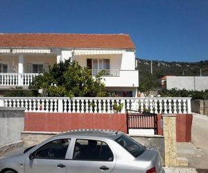 Apartments with a parking space Vinisce (Trogir) - 12248 Vinisce Croatia