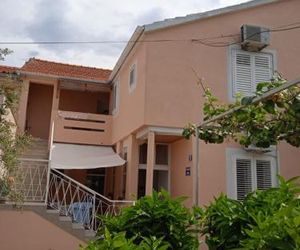 Apartment Neno Sutomiscica Croatia