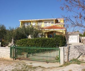 Apartments with a parking space Rtina - Stosici (Zadar) - 5881 Razanac Croatia