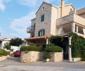 Apartment Postira 2913b Postira Croatia