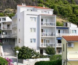 Apartments with a parking space Duce (Omis) - 3190 Duce Croatia