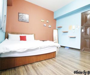 Taichung Mr. Calf House Hostel Standard Double Room1 - 1 min to night market 7 min to train station Taichung City Taiwan