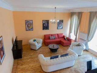 ул-Миллионная-15, самый центр СПб, метро "Невский проспект" или "Адмиралтейская", 200 метров до Дворцовой площади и Эрмитажа, ПОТРЯСАЮЩИЙ вид из окна на Неву и Петропавловскую крепость