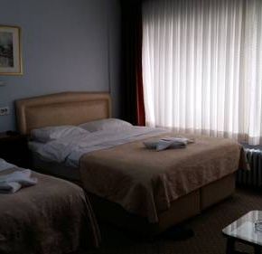 NearBy Hotel