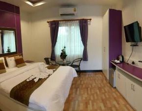 NearBy Hotel