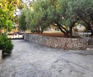 Apartments Vrsalovic Bol Croatia