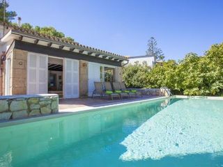 Villa (250 m²), 3 Schlafzimmer und 3 eigene Badezimmer in Capdepera