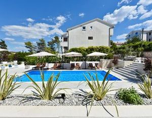 Mediterraneo Garden Apartments Donje Petrcane Croatia