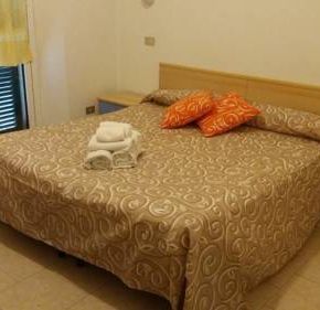 NearBy Hotel