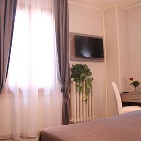 NearBy Hotel