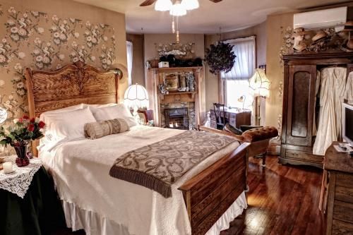 Photo of The Queen, A Victorian Bed & Breakfast
