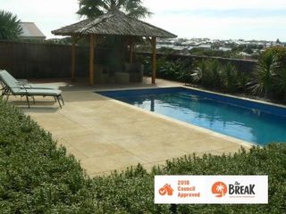 Фото отеля La Mer - Home with a Pool