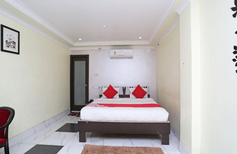 OYO Flagship 5716 Hotel Krishna