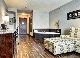 Фото отеля Home Inn & Suites Yorkton