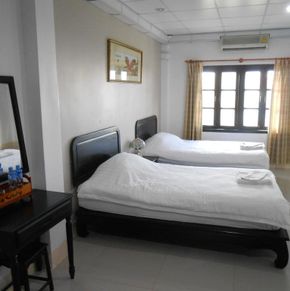 NearBy Hotel