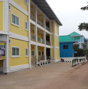 NearBy Hotel