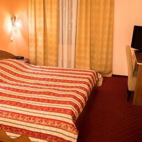 NearBy Hotel