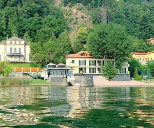 Holiday apartment for 8 people in Meina Lake Maggiore Arona Italy