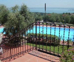 Beautiful Holiday Home in Lombardy by the Lake Soiano del Lago Italy