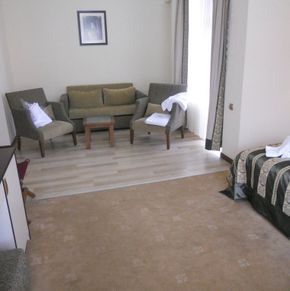 NearBy Hotel