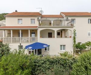 Apartments Karlo Bol Croatia