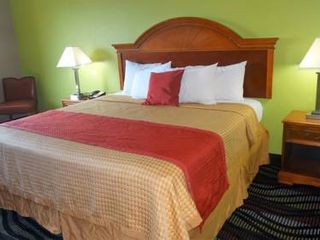 Hotel pic Oak Tree Inn & Suites