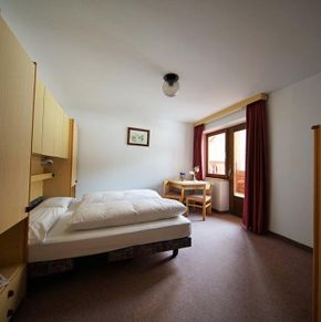 NearBy Hotel