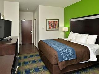 Hotel pic Comfort Inn & Suites Victoria North