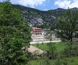 Apartments with a parking space Ostrvica (Omis) - 12674 Gata Croatia