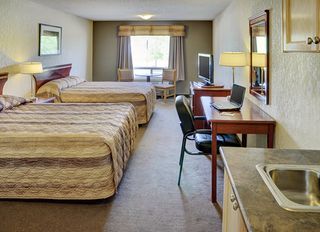 Фото отеля Lakeview Inns & Suites - Fort Nelson