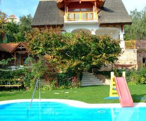 Nádfedeles Apartmanház Balatonalmadi Hungary