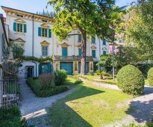 Il Batti apartment water front and private beach Toscolano Maderno Italy